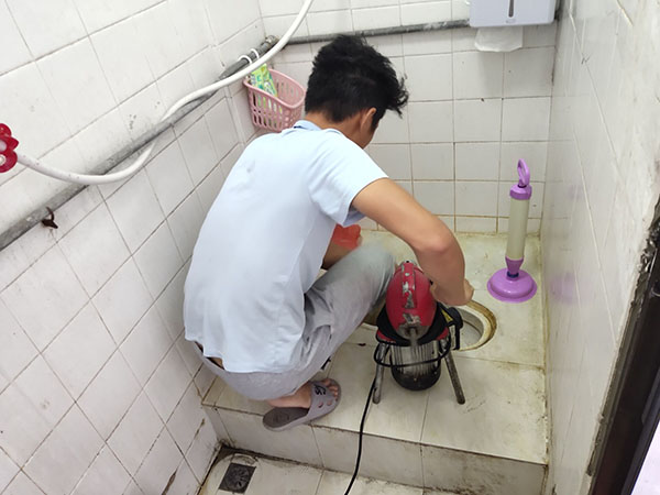 博罗管道堵塞冒臭气 专业师傅现场解决问题