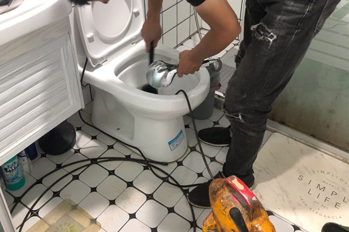 博罗马桶堵塞自己疏通还是找师傅？专业上门服务让你省时更省心